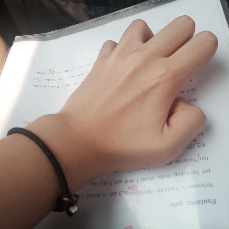 평소에 손잡고 찍을때 정도로 비슷하게 힘 준거야