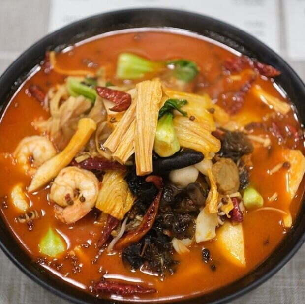 환각과 환청에 시달릴 일은 없지만 위장쓰림과 응꼬 불탐을 느낄 수 있는 안전한 식품 마라~탕!