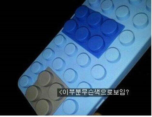 두 개 더 올려볼게. 첫 번째 하이힐 질문이 '보라색이나 핑크색이나'인데, 난 굳이 고르라면 핑크색. 그리고 두 번째 레고는 움직이지 않는 회색