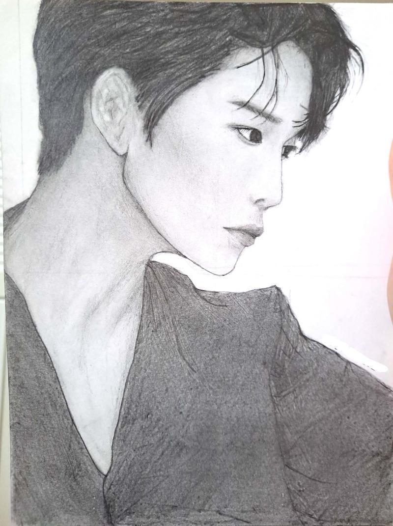 [1] CIX의 배진영이야 이게 소묘의 첫 발걸음이쥐 사진에선 잘 안보이는 거 같은데 귀랑 목이 이쁘게되서 좋아하는 그림이야 옷은 그렇다치고 머