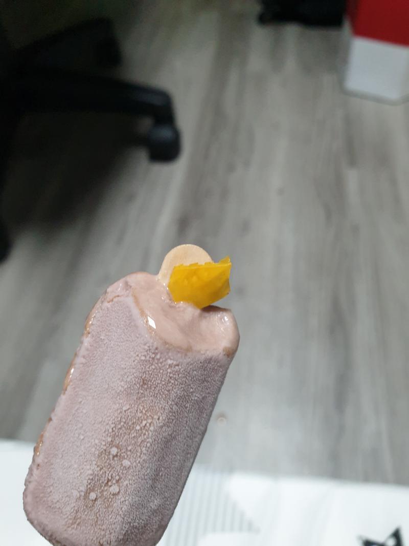 참고로 이런 느낌 아이스크림은 일단 싹 먹었고... 테이프는 버렸음