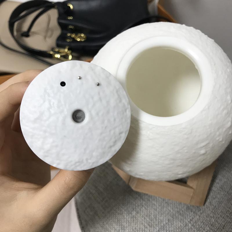 내가 가지고 있는건 요런거에다가 저 달안에 물을 채워넣으면 가습기활동? 을해! 그리고 무드등 색은 하나 더있엉
