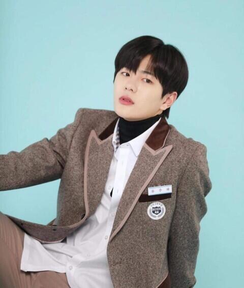 하 오빠랑 존똑인 연예인 찾았다 ㅠㅠ레스 수정해야지 으 ㄹㅇ 이런 느낌 나ㅠㅠㅠㅠㅠㅠ 특히 첫 번째 사진..!! 측면이 저런 느낌이야 정말 저런