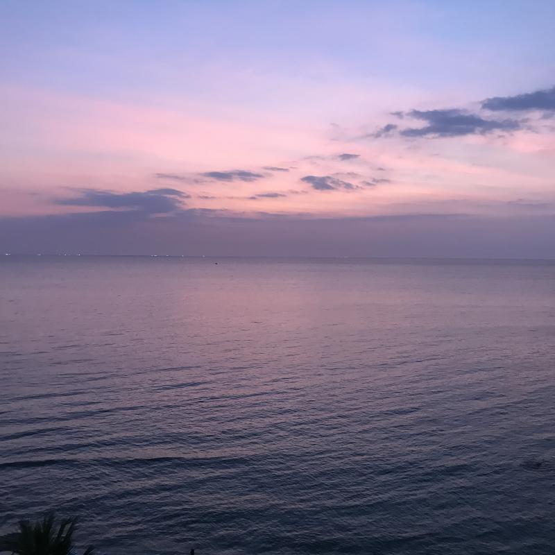 얘네는 베트남 가서 찍은 하늘!! 시간대별로 하늘 색깔이 달라져서 너무 예뻤어🥰