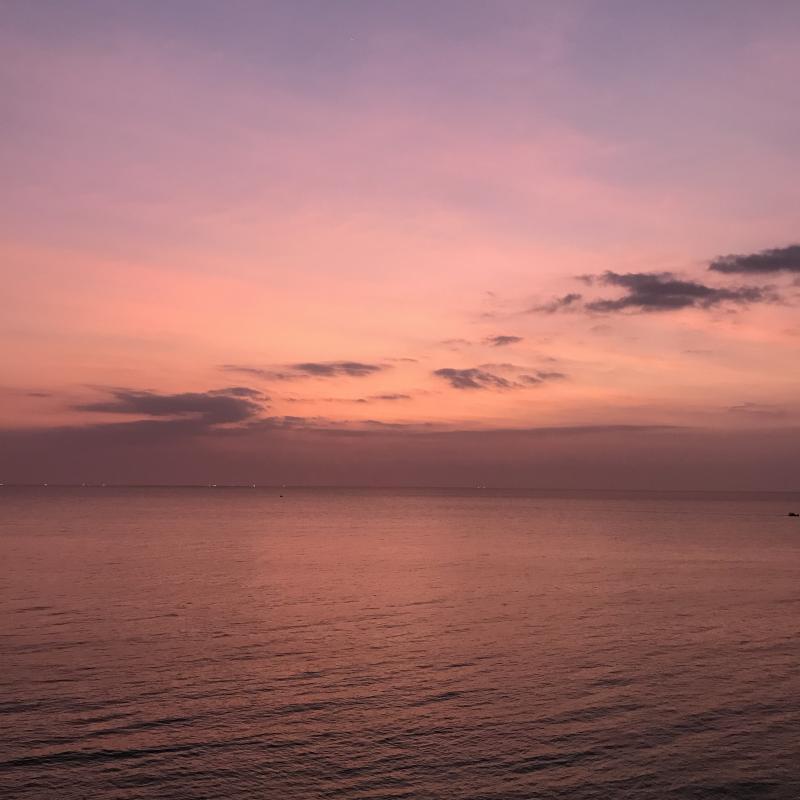 얘네는 베트남 가서 찍은 하늘!! 시간대별로 하늘 색깔이 달라져서 너무 예뻤어🥰