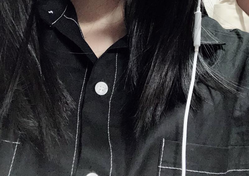 난 셔츠 블라우스류 입는거 되게 좋아하는데 학생이고 살도 많이 쪄서... 큰 통의 셔츠? 2벌밖에 없어ㅠㅠㅠ 옷 예쁘게 입으려고 살 빼는 중이양