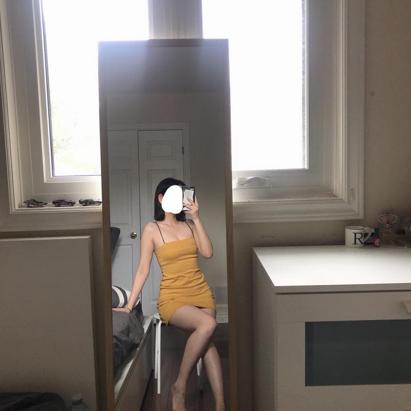 진짜 내 평생 뻬이보릿 원피스ㅠㅠㅠ완전 바디콘 스타일인데 원단이 짱짱해서 몸매도 엄청 잘 잡아주고 생각보다 막 엄청 달라붙는건 아니라서 엄청 편