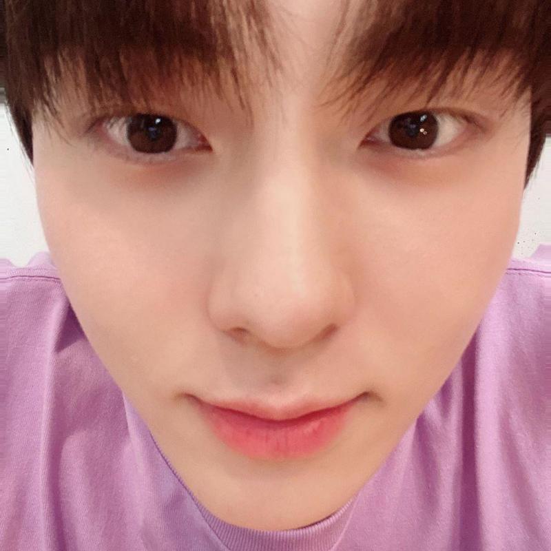 황민현...