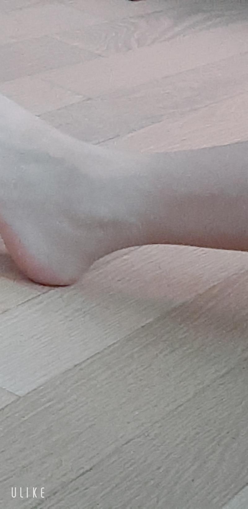 충전기 꽃고 성공했어 얘들아 응 컁컁 신난다 기분 좋아서 교수님 보고싶어짐 크게 차이는 안나도 발만 필터끼운것처럼 저래됨 여름 지나가라 빨리빨리