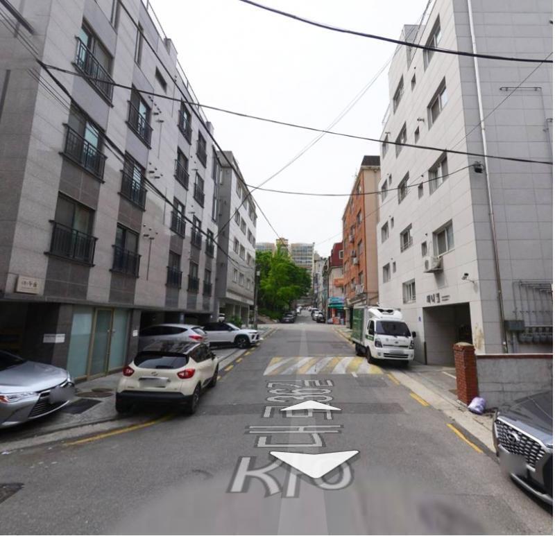 밑에 사진은 꿈에서 비춰졌었던 도망칠때 실제 비탈길 사진이야