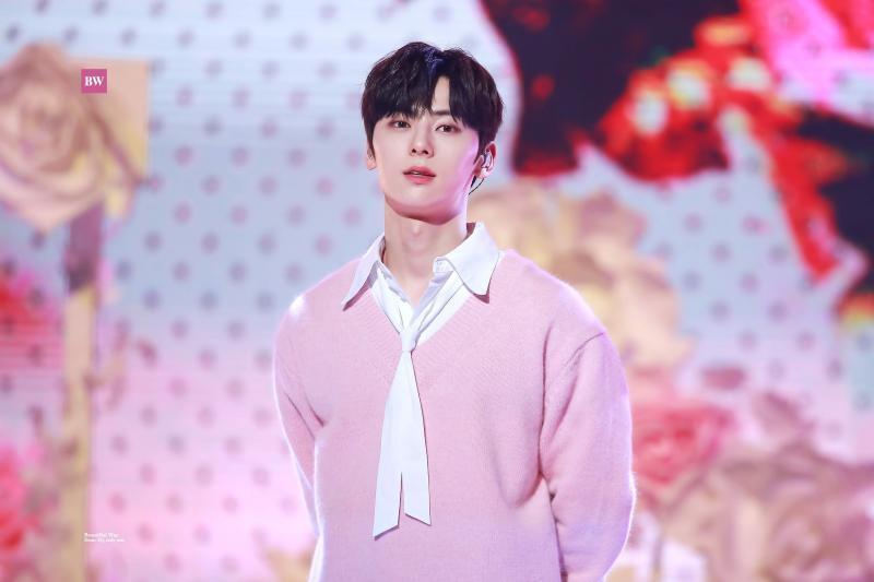 황민현...
