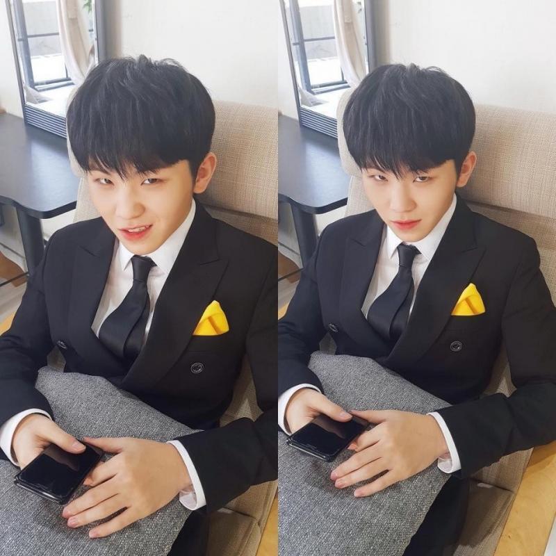 네가 제주도 해변에 분홍색 안개 낀 것 같다고 한 목소리 주인공은 우지야 우리 천재 작곡가... 세븐틴 노래 거의 다 얘가 만들어 ㅠㅠ 세븐틴