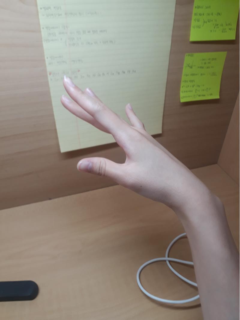 필터 대신 독서실 조명빨🙆🏻♀️