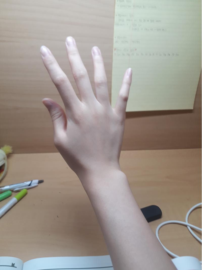 필터 대신 독서실 조명빨🙆🏻♀️
