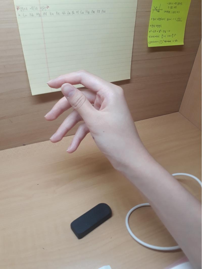 필터 대신 독서실 조명빨🙆🏻♀️