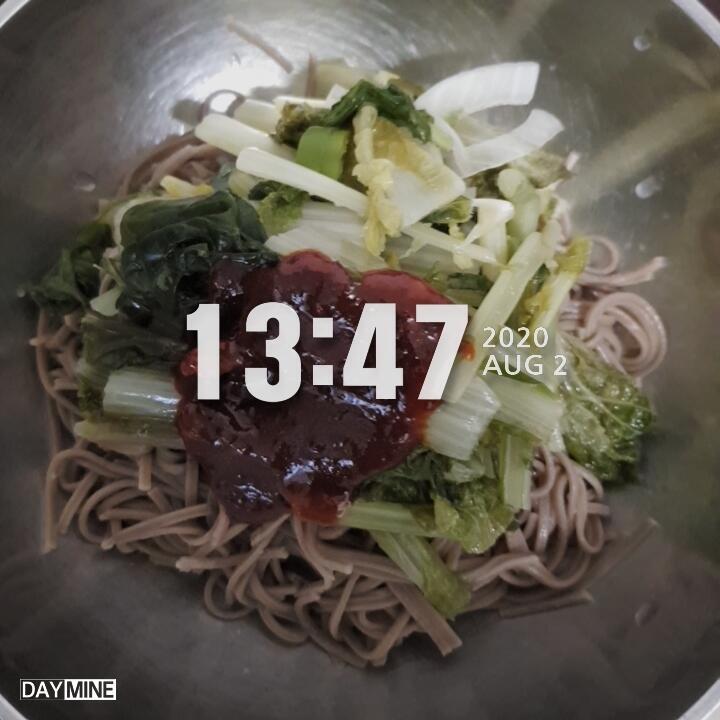 1:50 점심밥-매밀비빔면 1/2 부모님이 배고프다고 하셔서 조금 더 일찍먹었다 매밀비빔면을 직접만들었는데 맛있었다 매밀면을 조금먹었으니 다이어