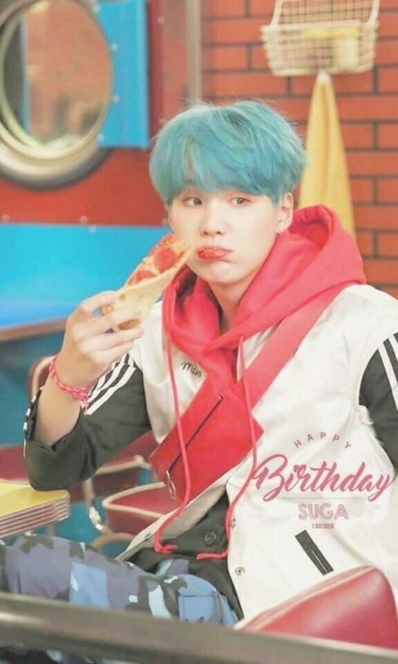 여깄다 민윤기 올타임 레전드..... 예쁜 짤만 엄청 많고 사진은 별로 없어서 찾는 데 애먹었어ㅋㅋㅋㅋ