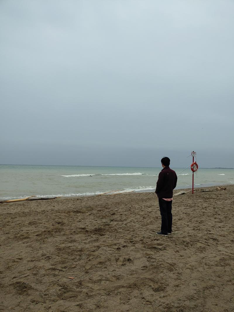바다...라고 하기에는 애매한 감이 있는데 캐나다 lake? 암튼 댑따 큰 호수 같은데 가서 찍은 사진!모델은 우리 아빠고 두번째는 분위기 좀