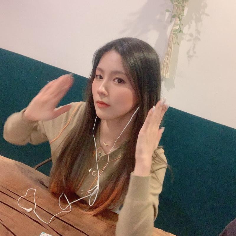 다들 슈화가 첫사랑 조작녀라 하지만.. 나는 조미연이 내 첫사랑 언니야.. 왠지 모르게 애인 있는 고3언니 몰래 좋아했던것 같구 조미연 볼때마다