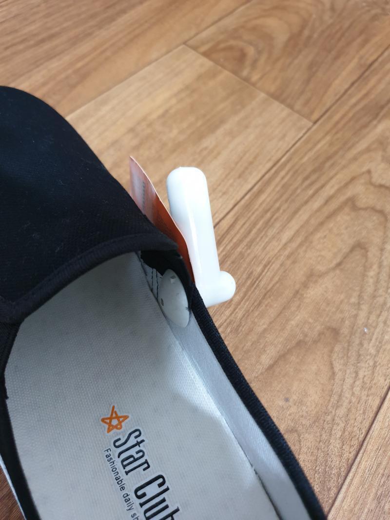 멋인척 하고 다닐까ㅋㅋㅋ 신발이 잠겼엌