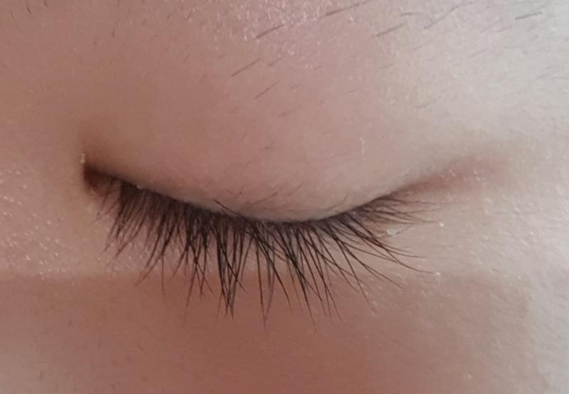 나 속눈썹 연장했냐는 소리 들을정도로 길다는 소리 많이 들어!! 내 레주는 생각에는 중간에서 살짝 더 길어보임
