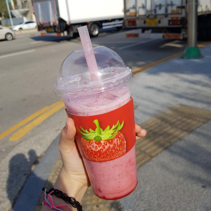 안녕하세요 저도 지나가다 한번 들려보았습니다 ㅎㅎ 음 저는 궁금한게 참 많아요.. 뭐 얼마전에 본 타로에서 연애가 지금은 여유가 없어서 못한다고