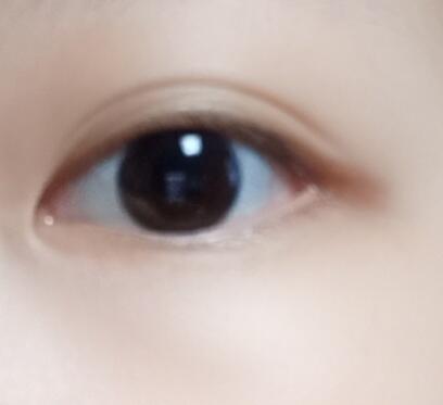 예전부터 쌍테,액 쌍커플 생기려고 별생난리를 다쳣던눈인데 겨우 몇키로 빠졋다고 쌍커플이 뽝 생겨버림.....너무 행복하다 무쌍탈출이다 한편으로