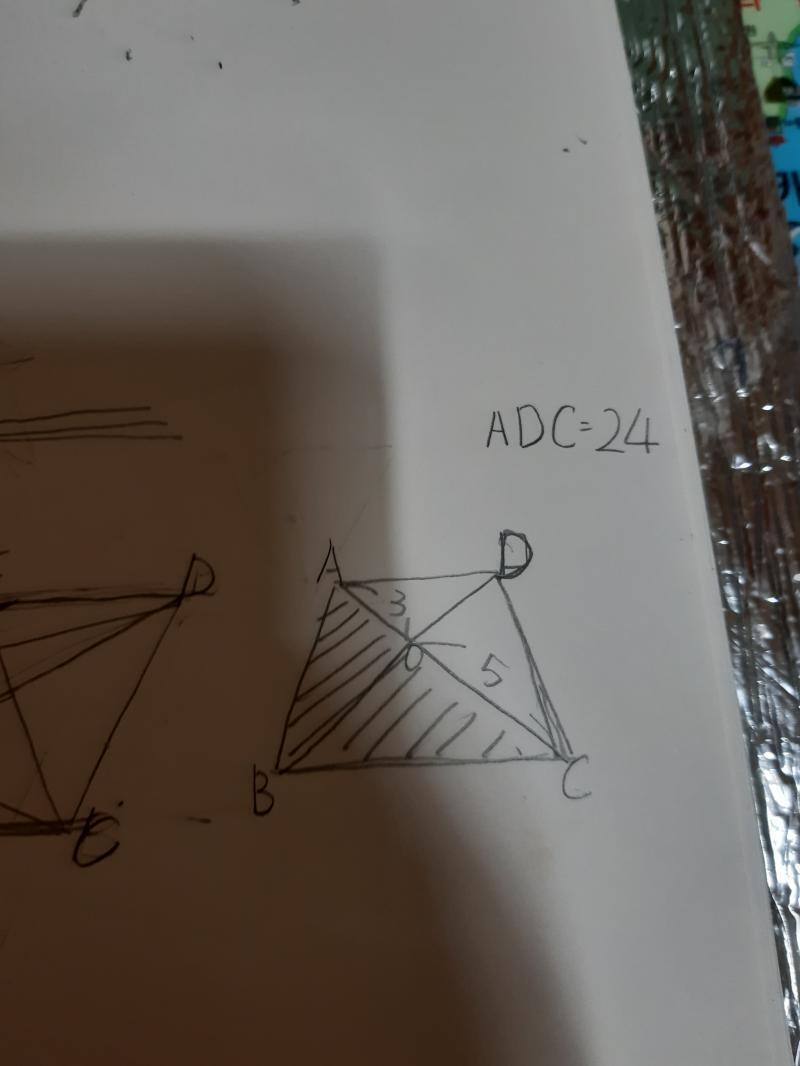 1. 색칠한 부분의 넓이를 구하시오 ( 삼각형 ADC는 24cm^2), 선분 OA : 선분 OC = 3 : 5 2. 다음 중 넓이가 다른 삼각형