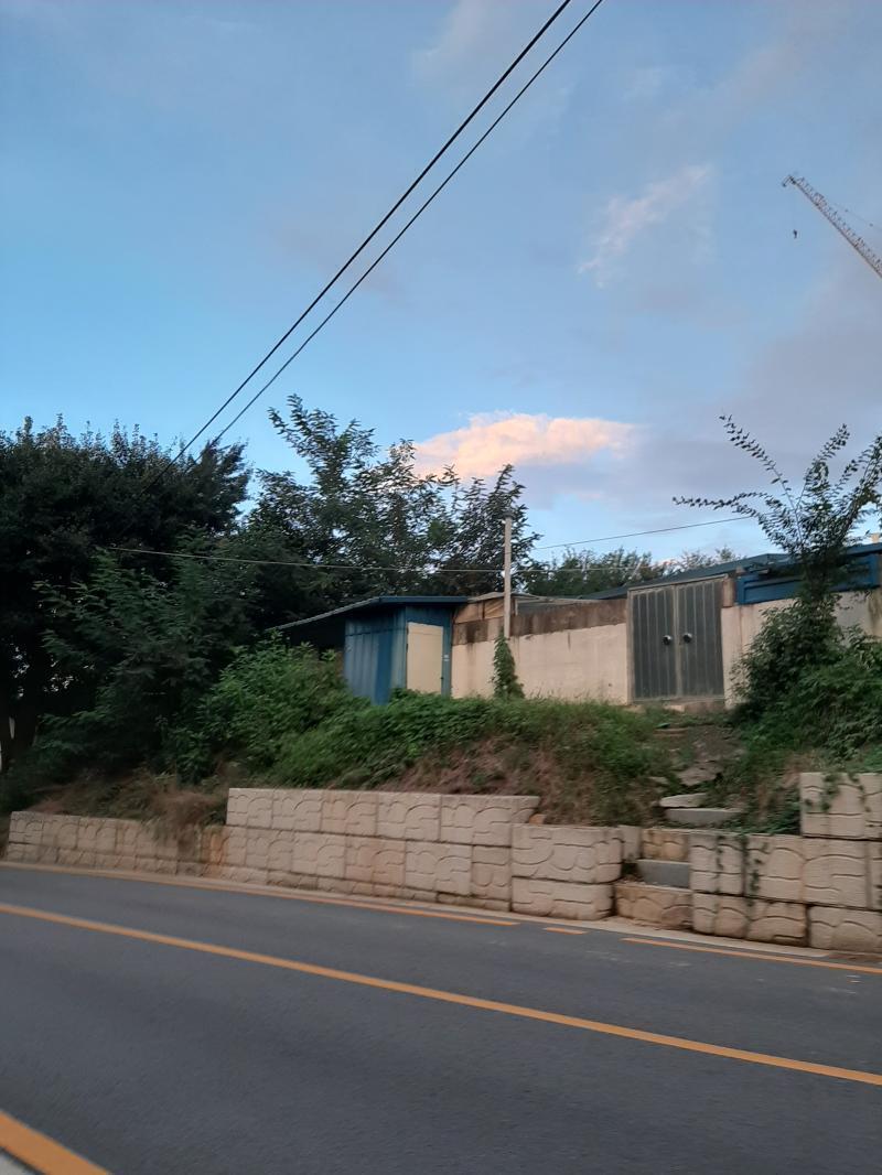 >>104 그래? 난 크레인도 매력 있다고 생각했는데ㅎㅎ 크레인 없는 사진!