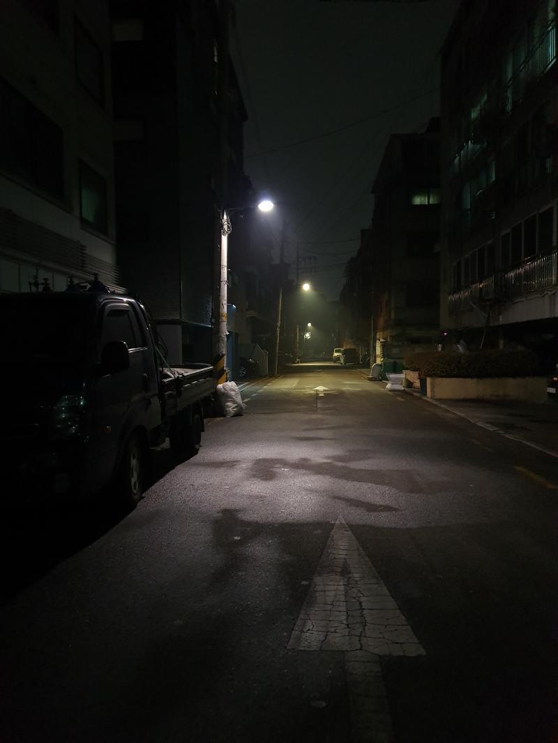 여기는 어때 내가 옛날에 살았던 아파트 뒷편 길목이야