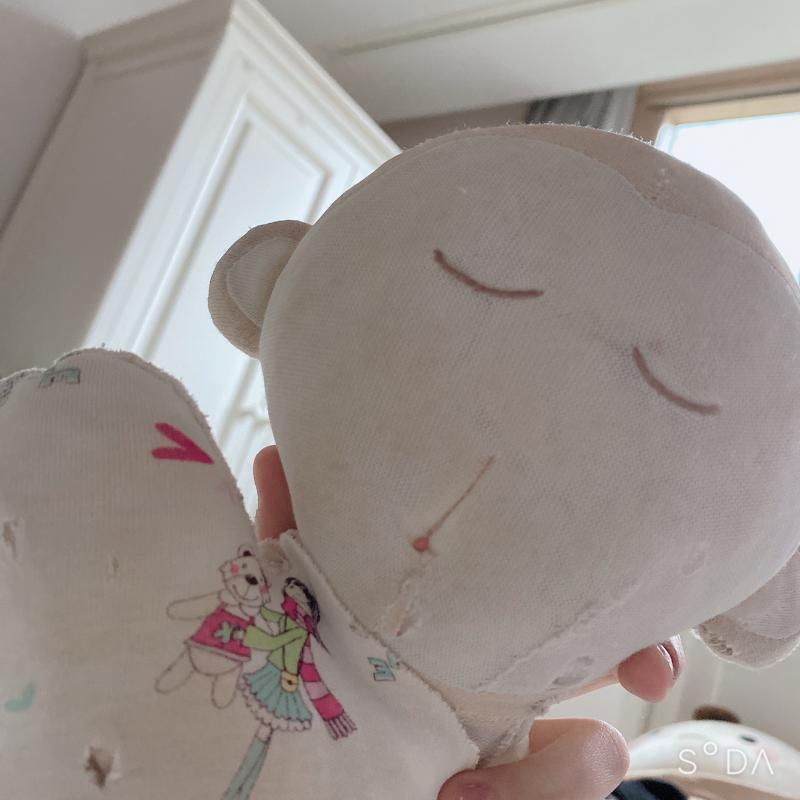 얘 내가 숭이(원숭이라서..)라고 이름 짓고 17년동안 같이 나랑 잔 친구인데 거의 동생이고... 뽀뽀도 하고 고민도 막 말하고 진짜 미친년같지