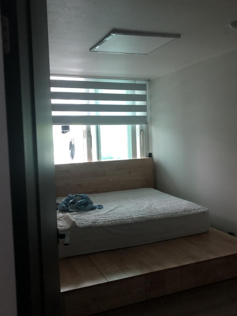 오른쪽 밑에 뭐가 있는데 잘못 찍힌 걸수도..