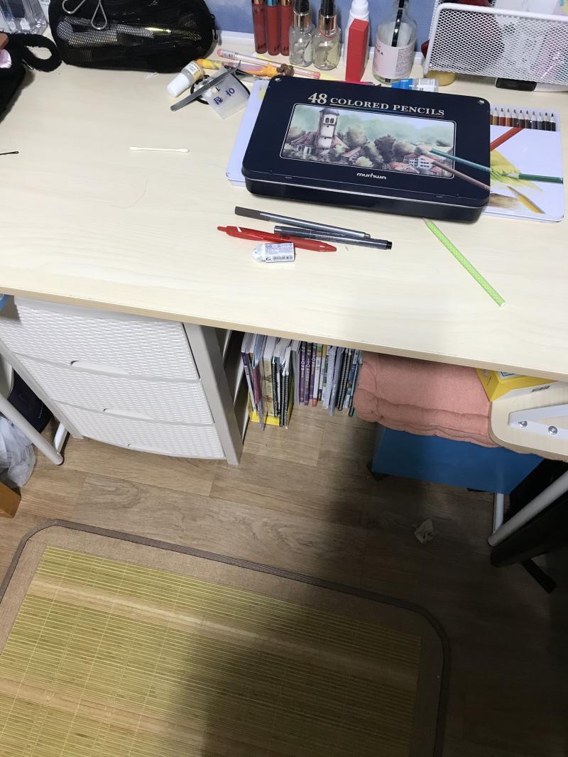 혹시 책상앞에있니?? 저번에 b612랑 스노우 둘다로 조커해봤는데 저기서 얼굴뜨길래 진짜 깜짝놀랐는데 혹시 있어??