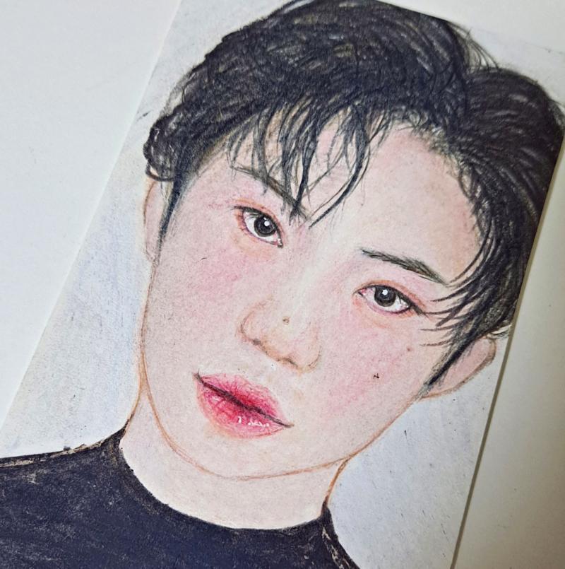 [14] 사람1 중간점검 아직 얼굴이 너무 어렵다 완성 음 아직 많이 부족해 너무 못그린다ㅠ 난 소묘해야되나봐 노보정인데 학교에서 찍은게 더 이