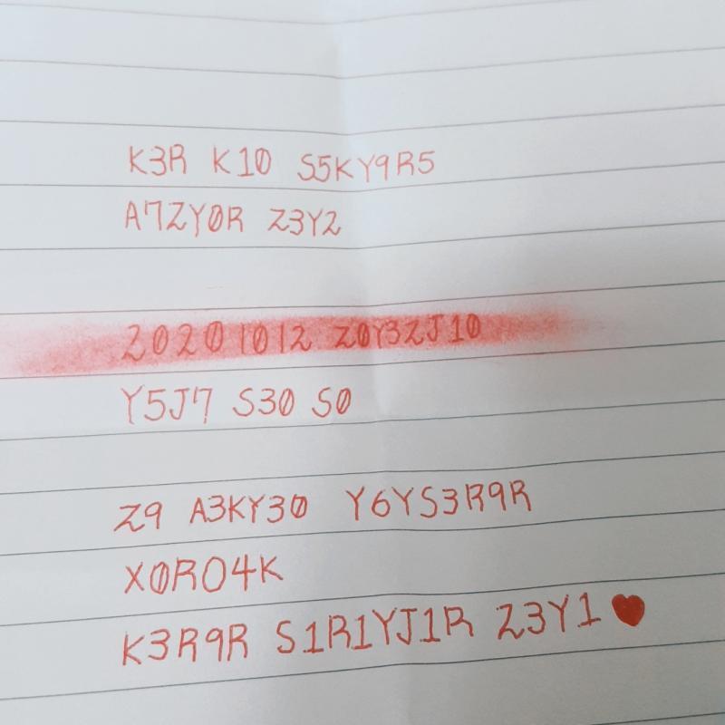 글씨 이쁘네 가운데는 틴트...? 향기로운 냄새 남