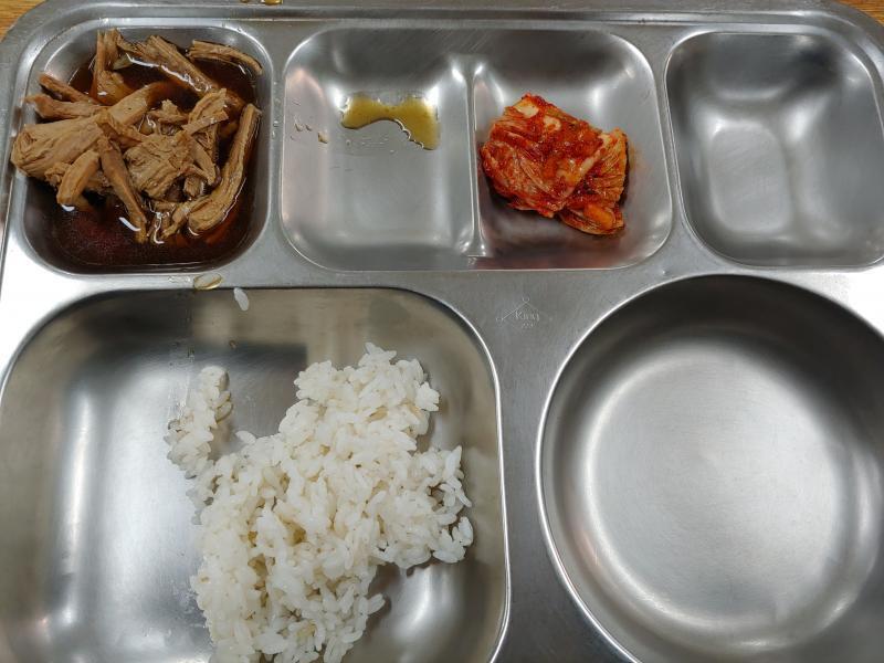 아침-6시 45분 밥 2숟가락 남기고 장조림이랑 김치 다 먹음 간식-8시 40분 교무실 갔는데 쌤이 빵 주심..ㅎㅎ 점심-12시 15분 계란볶음