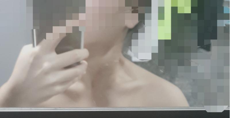 사진 좀 그럴수도 있는데 좀있다 지울게 내가 진짜로 이래서 셔츠만 입거드든,,?