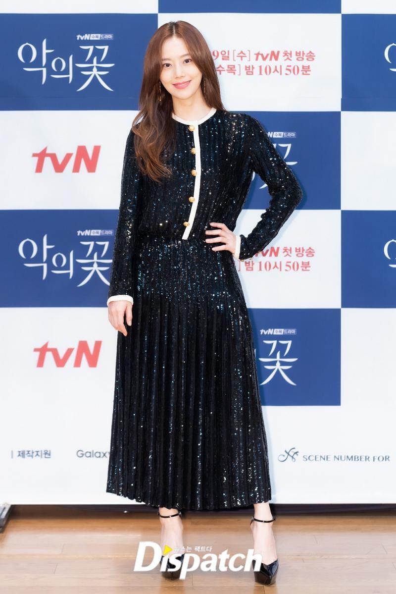 >>32 의사쌤이 하관이쁘다고 칭찬하면 다했지ㅜ 근데 앞광대 있으면 문채원 헤어 스타일 추천. 러블리해보여 웃을 때 특히 웨이브머리라 여성스럽기