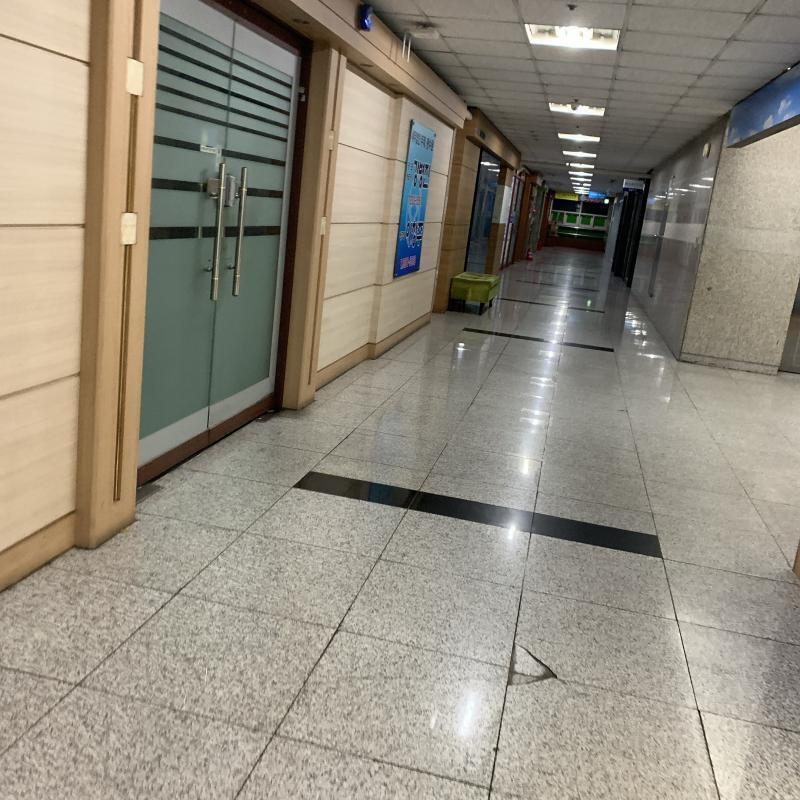 여긴 어때?? 나 학원 있는 데인데 학원 끝나고 혼자 지나가면 왠지 모르게 무서워져서..
