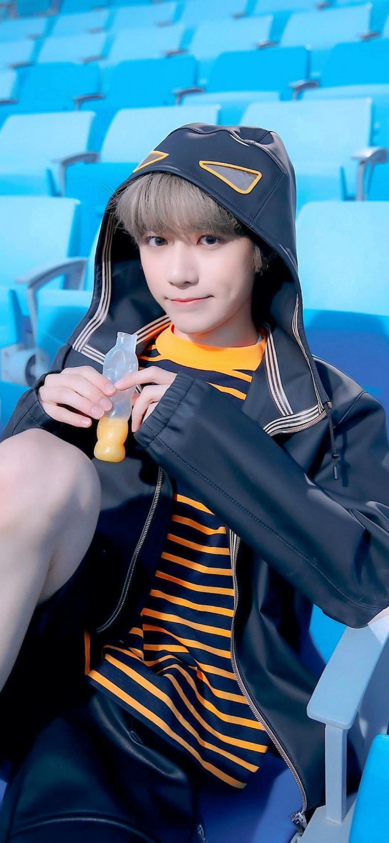 나 범규랑 태현이 ㅠㅠㅠㅠ 범규 내 입덕멤이자 최애인데 얘가 너무 귀엽고 장난끼 많은데 키 180이야.. 게다가 일에 대해서는 정말 진지하고 멋