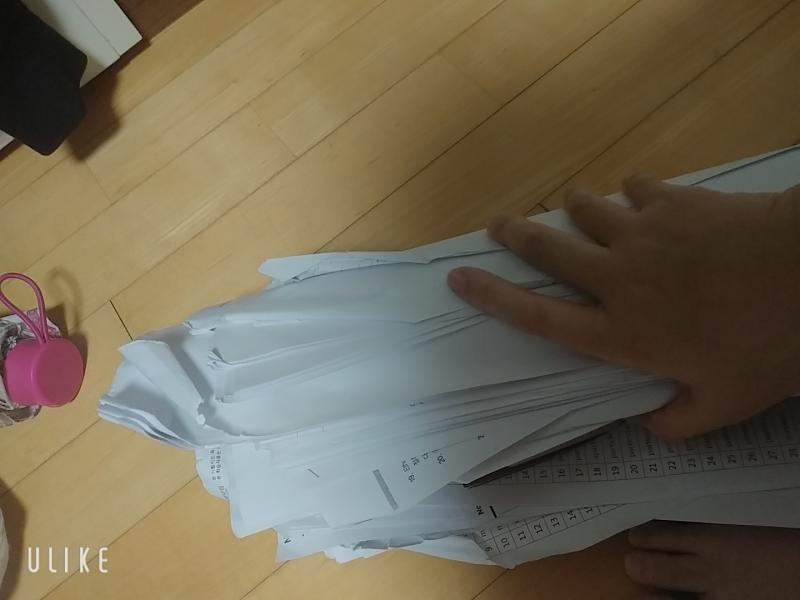 그래도 얼마전에 학원 쌤들이 종이 버려주셔서 나름 양호하당