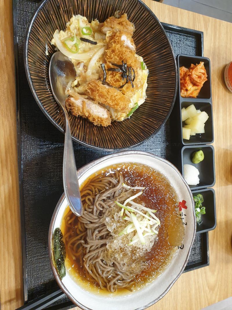 평소에 손님 없었는데 오늘 손님들 있길래 들어왔당! 그리고 또 오랫동안 안 올 테니까 질러버리기.