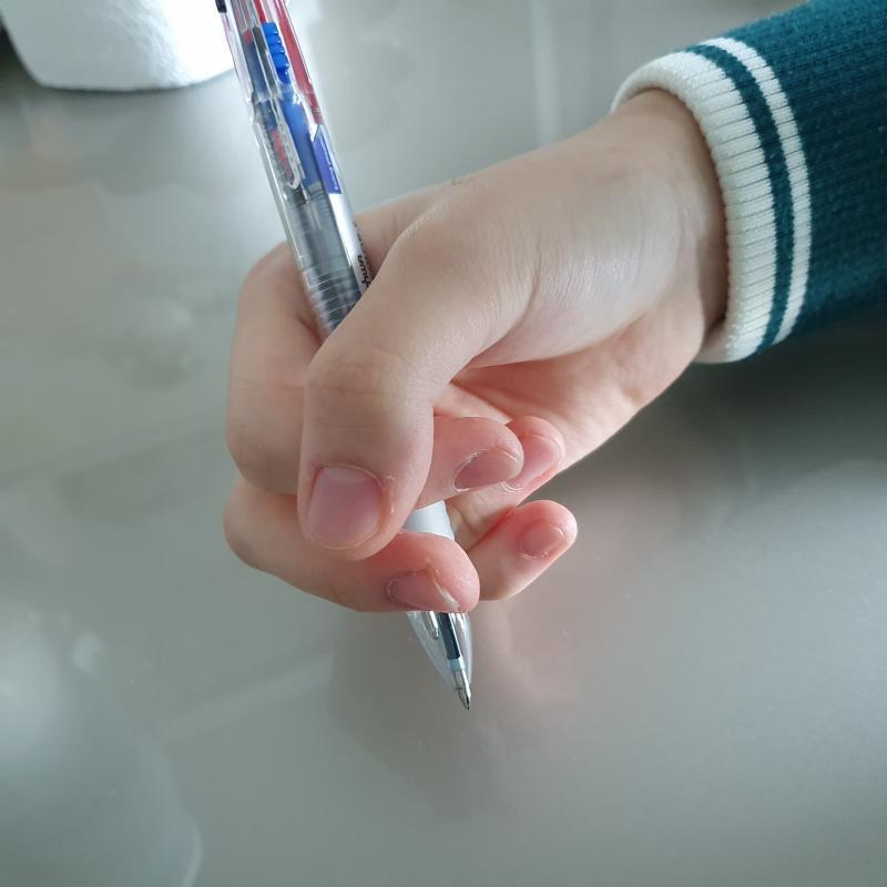 저렇게 잡는데 상황따라 달라 대부분 2번