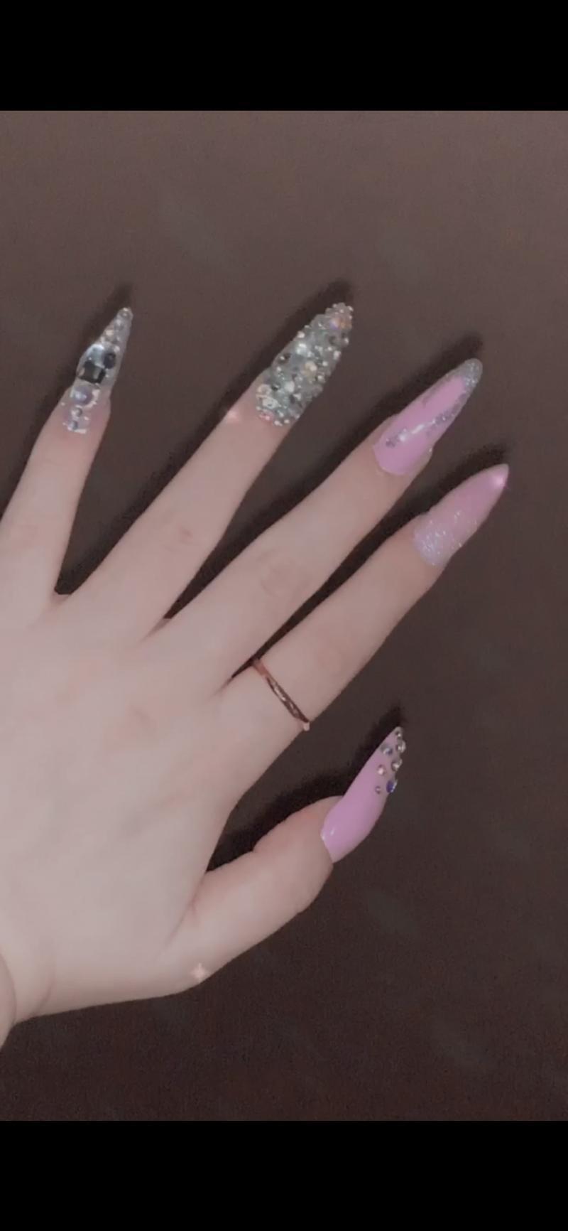 이건 지금 ! ㅎㅎ 연장 네일 좋아해 ,,