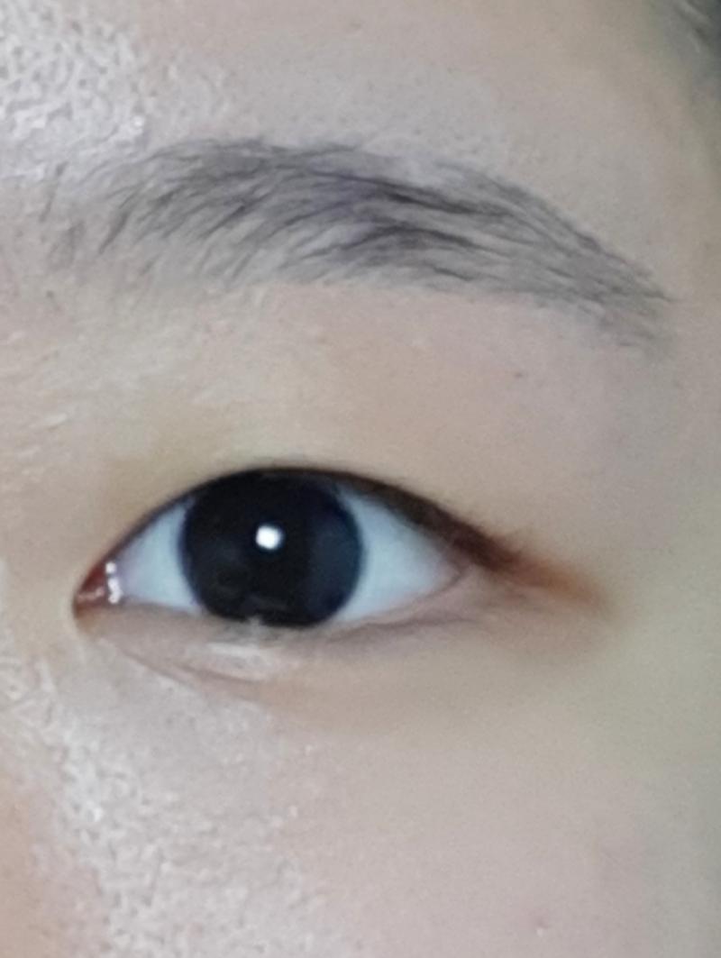눈크기는 생각보다 커 !!! 눈썹 모양은 잘 모르겠어 ㅠㅠㅠㅠ