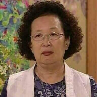 황당한 일 있으면 그냥 지그시 쳐다보는게 나아.. 나문희표정처럼...
