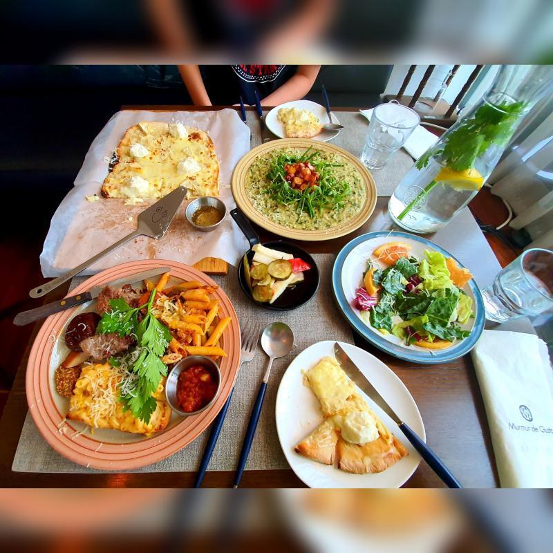오늘 먹은 건 아니지만 토마토 돈가스 콰트로치즈피자+스테이크+샐러드+문어리조또 나시고랭 진짜 너무 맛있었다