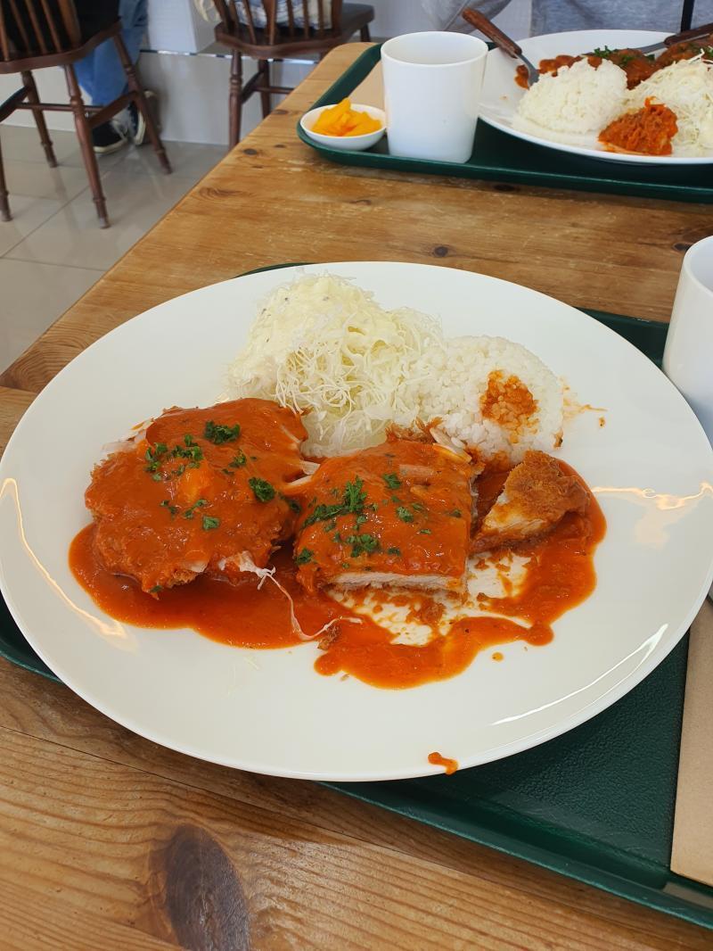 오늘 먹은 건 아니지만 토마토 돈가스 콰트로치즈피자+스테이크+샐러드+문어리조또 나시고랭 진짜 너무 맛있었다