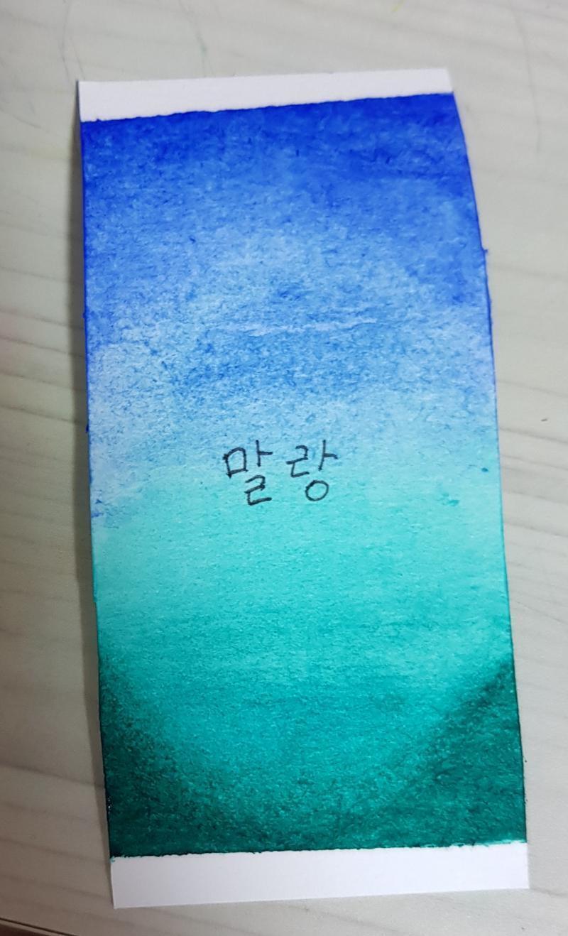 레주처럼 동그란?모양은 잘 안되네.. 헉은 하이 쓰려고 한건데 펜 번지는거 보고 당황해서 모르고 헉이라고 적어버림
