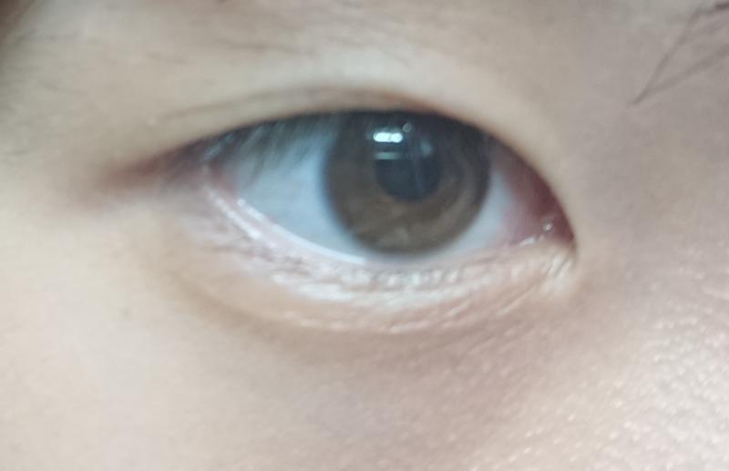 지나가다 친구들이 나 눈동자색 갈색이라는게 기억나서 슬쩍..